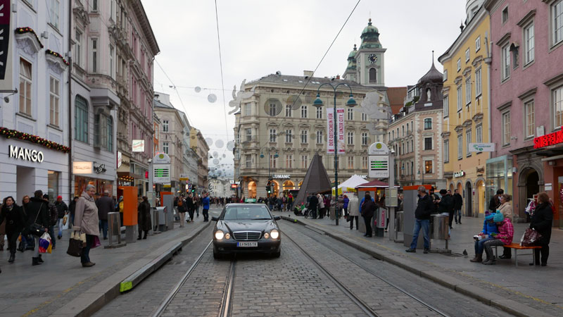 4010 Linz, Austria ( 6. Dezember 2014)